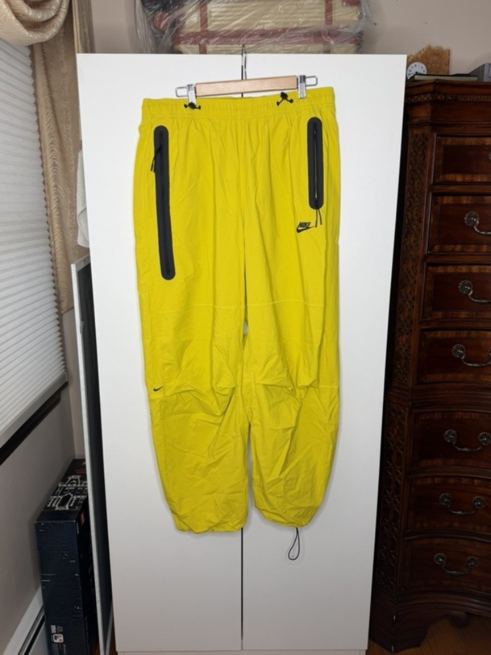 Nike Tech Woven Oversized Pants Yellow Black HM7158-726 Mens Sz Large NEW